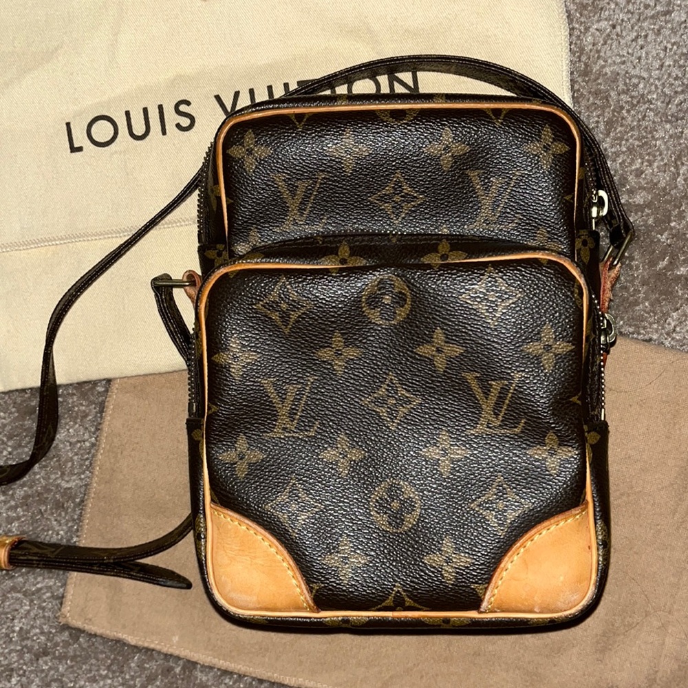 💎Authentic💎 Louis Vuitton Amazone 22 Crossbody Bag💎 TJ1162.